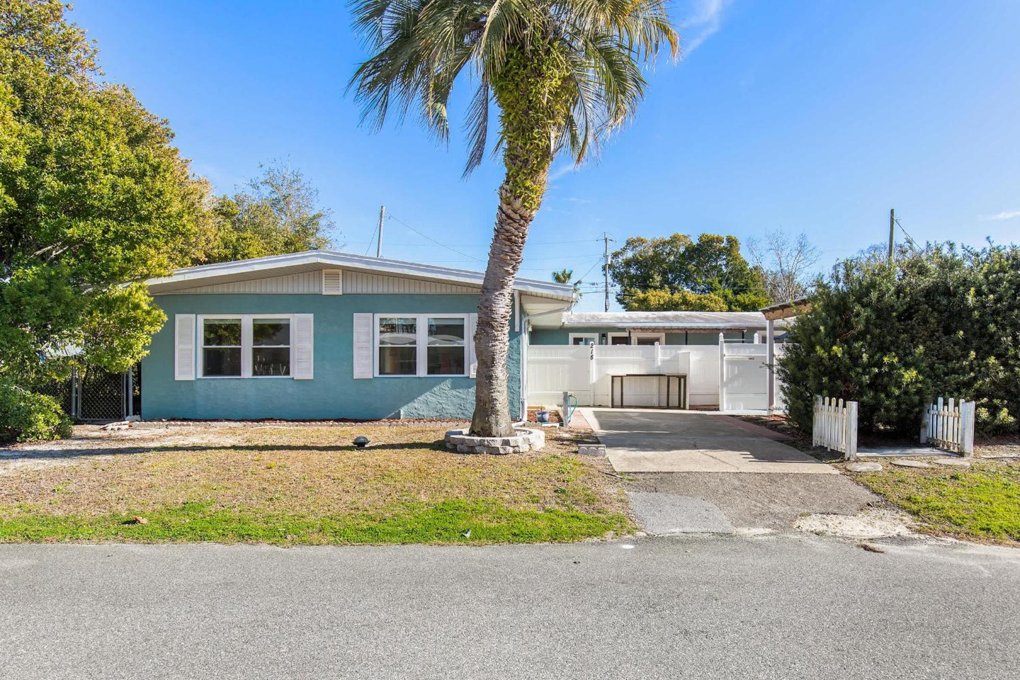 Shells Family House Coastal Retreat With Private Pool Golf Cart & Steps To The Holiday home
